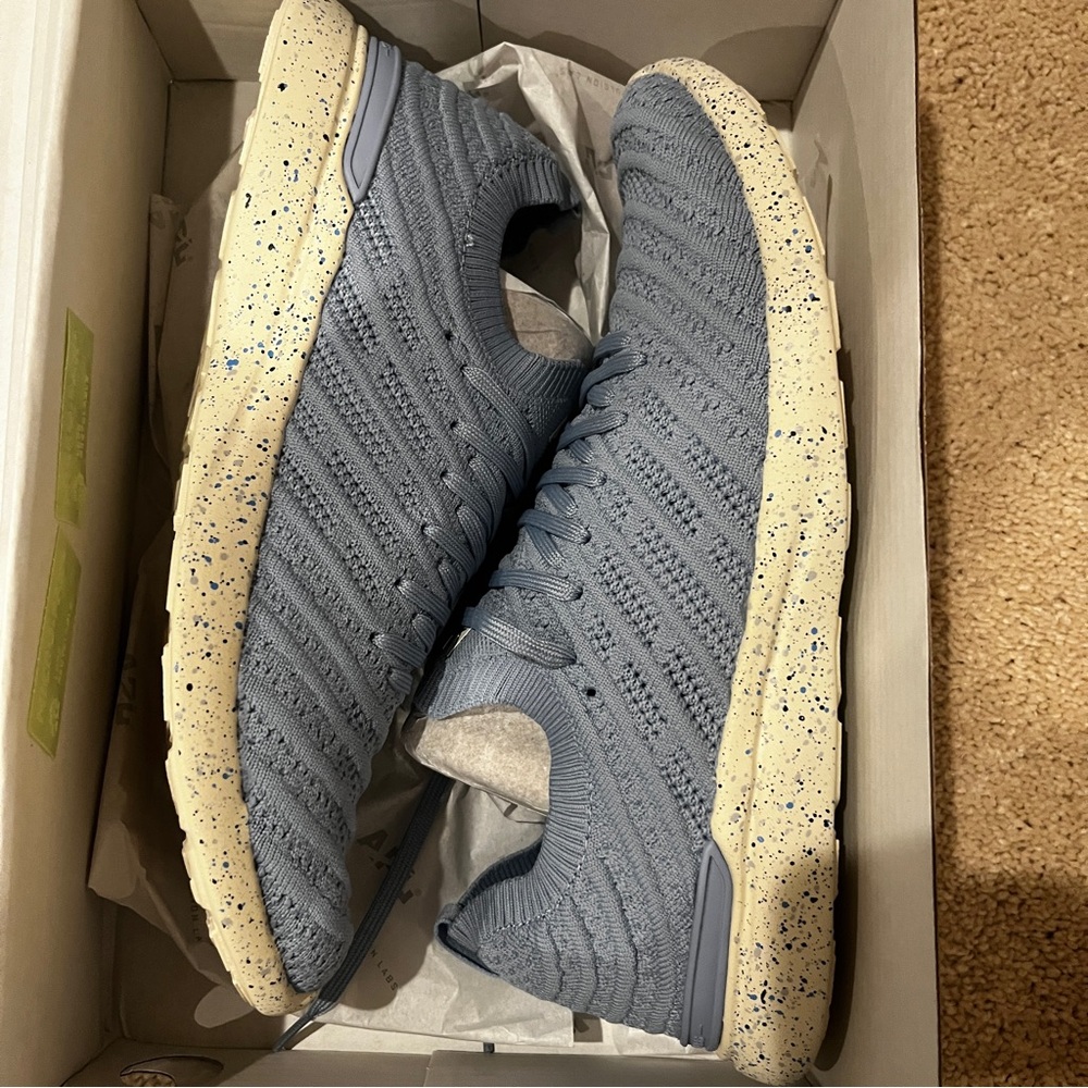 APL - NIB women’s techloom wave sneakers.